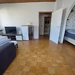 Stay, 3 Minutes To Kastel Train Station شقة *