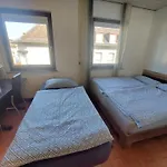 Stay, 3 Minutes To Kastel Train Station شقة