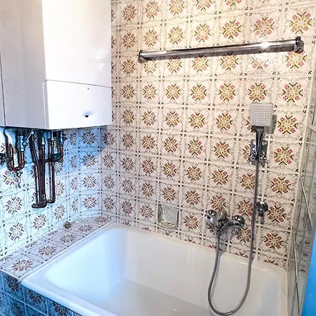 Stay, 3 Minutes To Kastel Train Station Apartment *