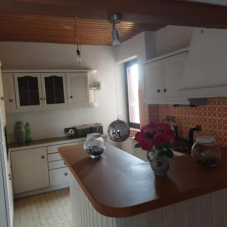 Stay, 3 Minutes To Kastel Train Station Apartment