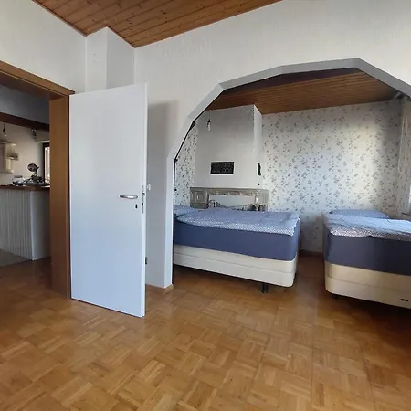 Stay, 3 Minutes To Kastel Train Station Apartment