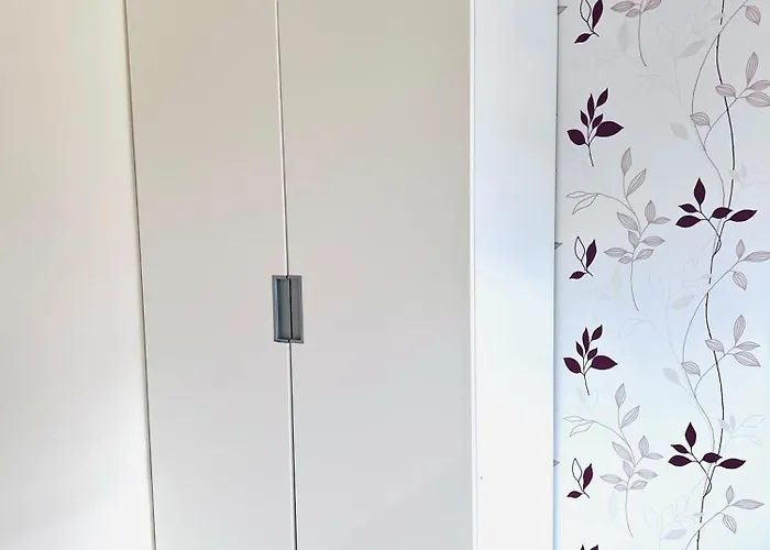 Апартаменты Stay, 3 Minutes To Kastel Train Station Висбаден