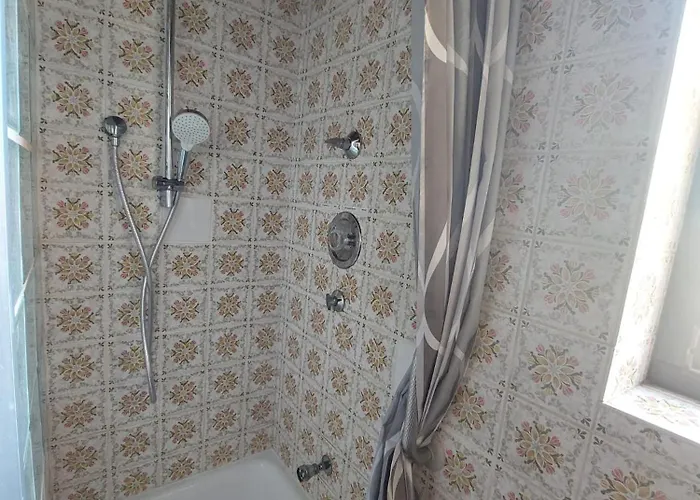 Stay, 3 Minutes To Kastel Train Station Висбаден