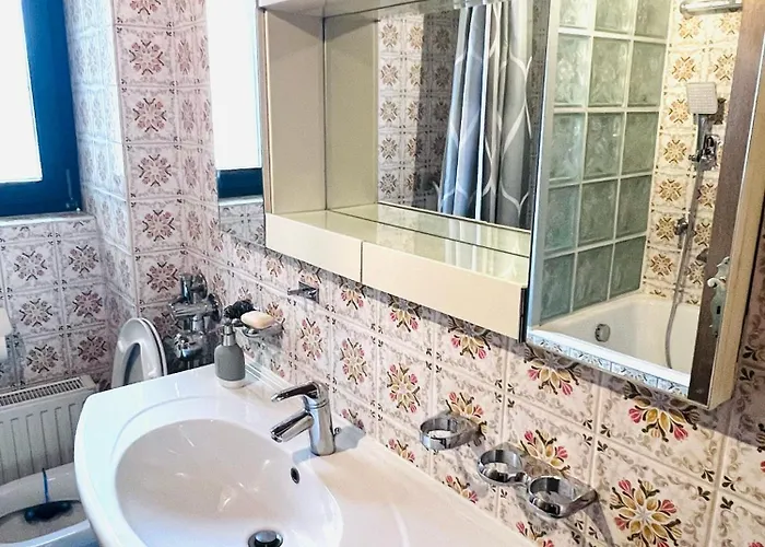 Stay, 3 Minutes To Kastel Train Station Висбаден