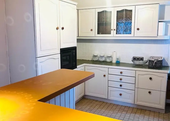 Stay, 3 Minutes To Kastel Train Station Висбаден