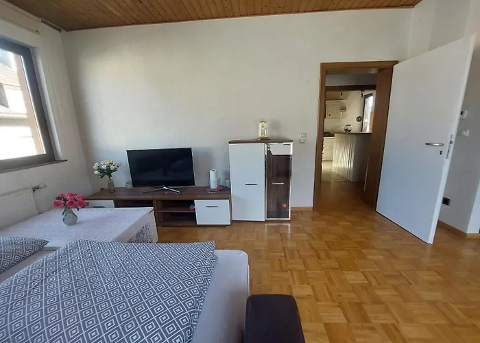 Stay, 3 Minutes To Kastel Train Station Висбаден